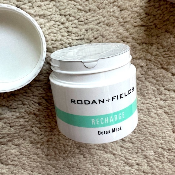 Rodan + Fields Recharge detox charcoal face mask - Picture 2 of 6